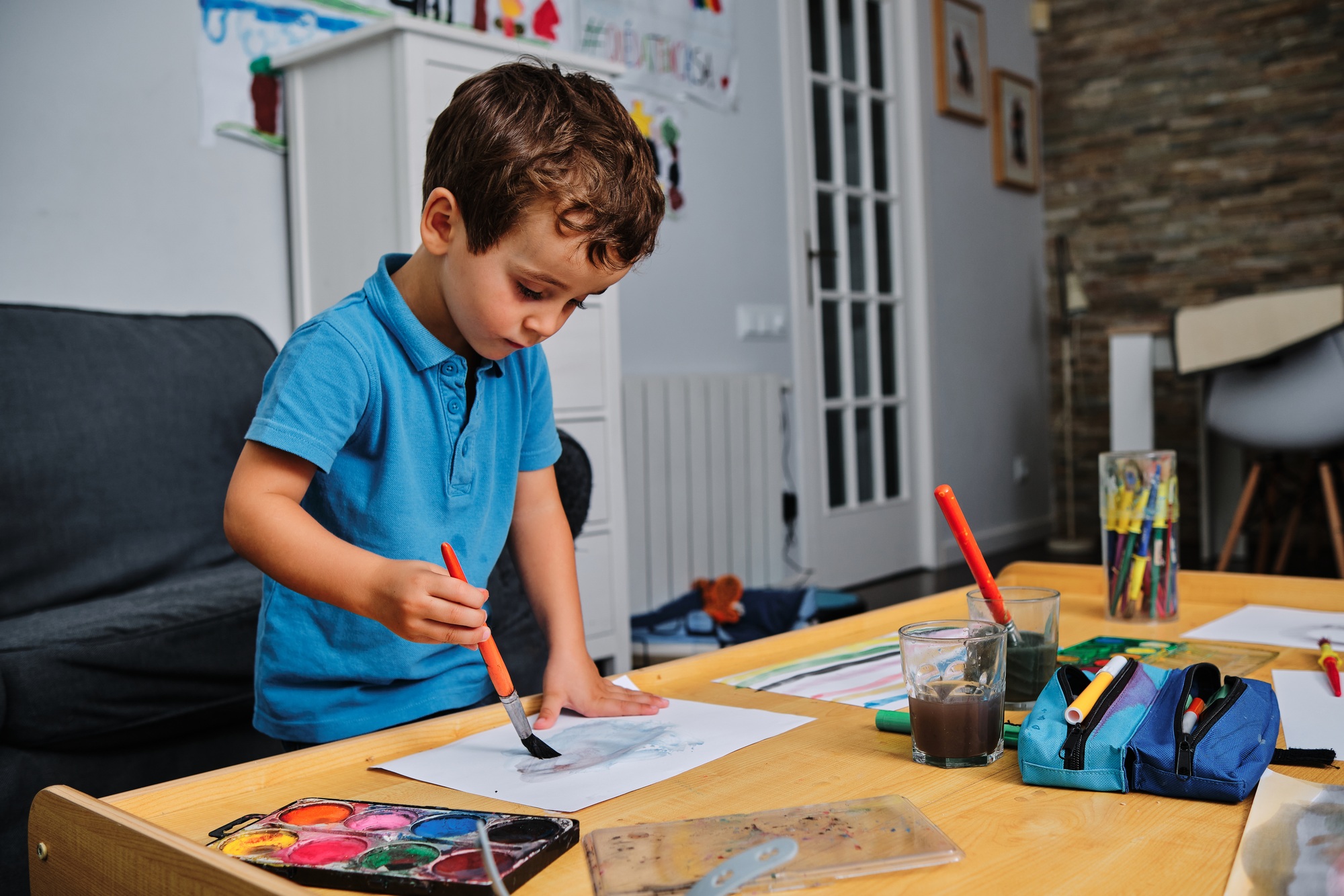 young kid playing with colors and drawing