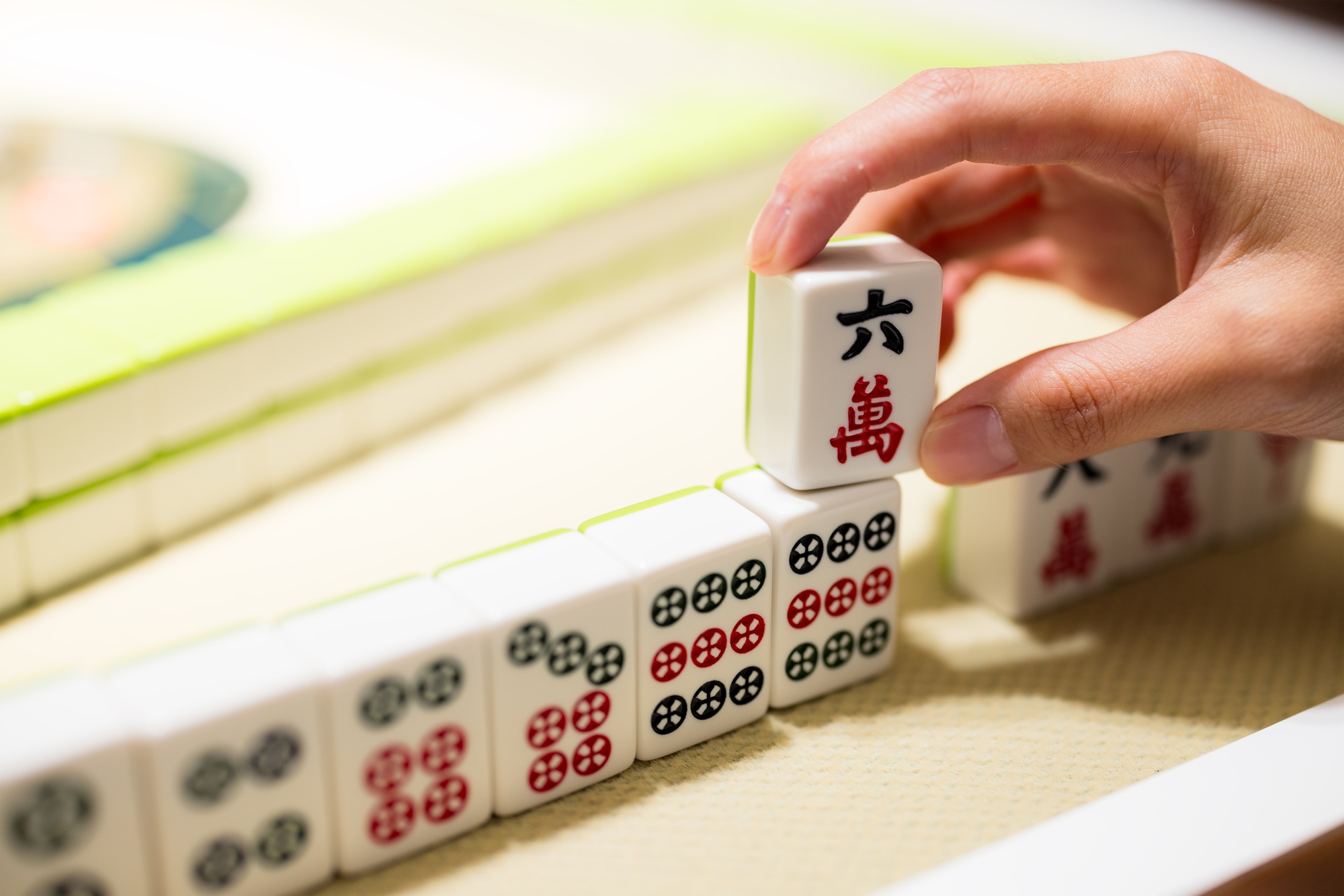 Playing Mahjong on the table