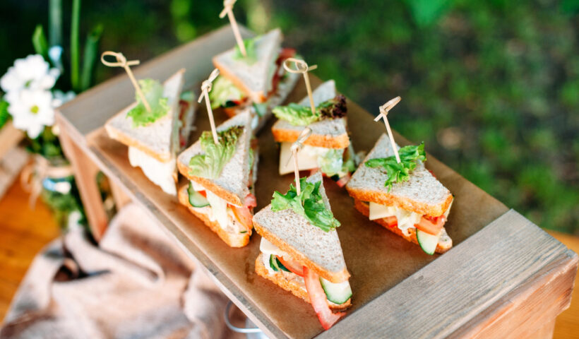 assortiment de mini sandwiches
